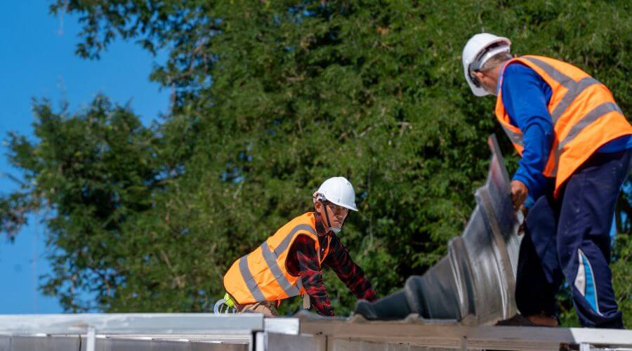 Professional gutter cleaning in Rosburg, WA